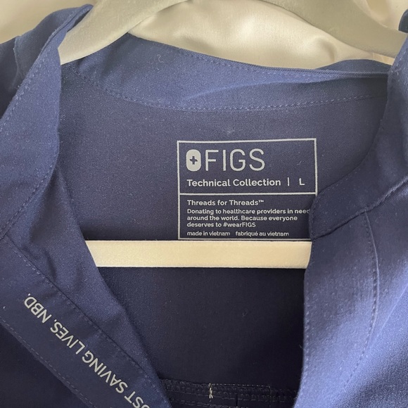 Figs Brand oversized scrub top, size women’s Large - Raphael style. NWOT - Picture 3 of 3